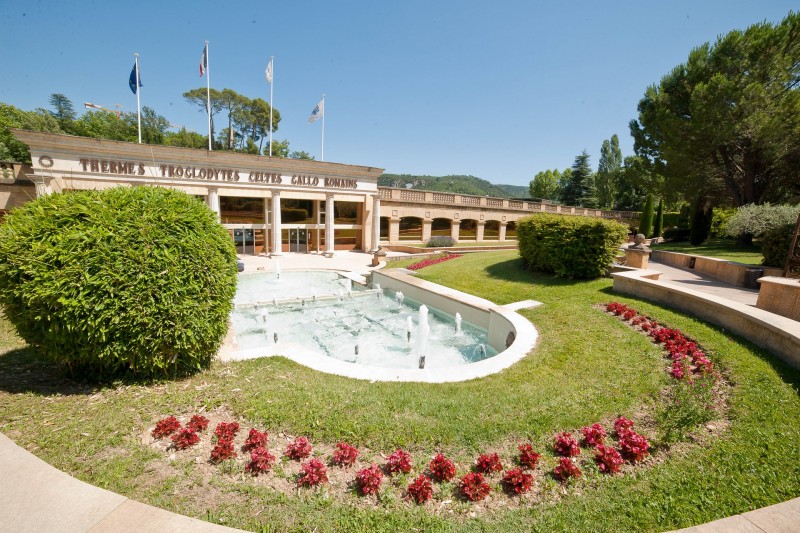 The thermal baths and park of Gréoux-les-Bains